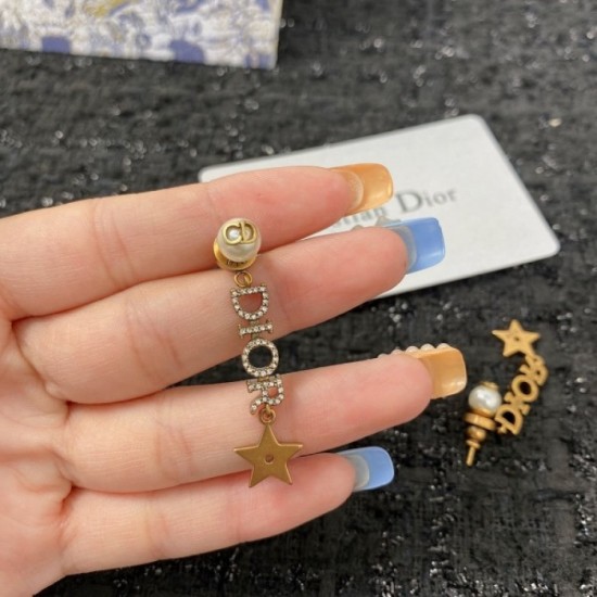 2022 DIOR Dior earrings with a retro atmosphere 2022 DIOR Dior earrings with a retro atmosphere