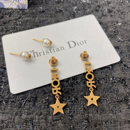 2022 DIOR Dior earrings with a retro atmosphere 2022 DIOR Dior earrings with a retro atmosphere