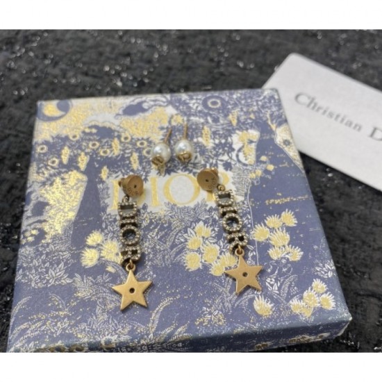 2022 DIOR Dior earrings with a retro atmosphere 2022 DIOR Dior earrings with a retro atmosphere