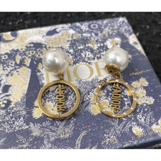 People casual style 2022 DIOR Dior earrings People casual style 2022 DIOR Dior earrings