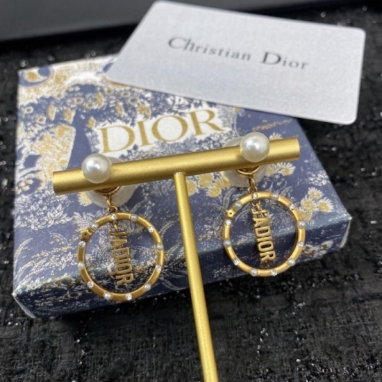 People casual style 2022 DIOR Dior earrings People casual style 2022 DIOR Dior earrings