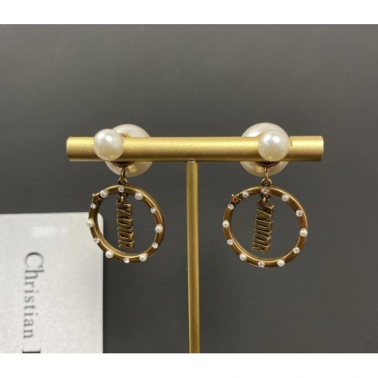 People casual style 2022 DIOR Dior earrings People casual style 2022 DIOR Dior earrings