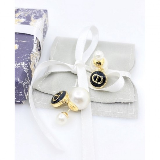 Stylish atmosphere 2022 DIOR Dior earrings Stylish atmosphere 2022 DIOR Dior earrings