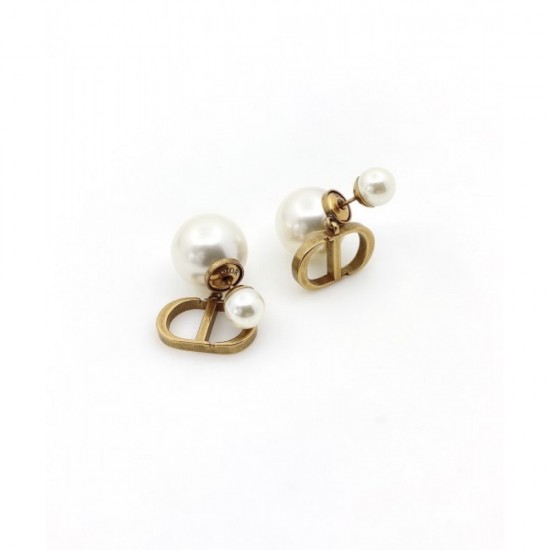 This season trend 2022 DIOR Dior earrings This season trend 2022 DIOR Dior earrings