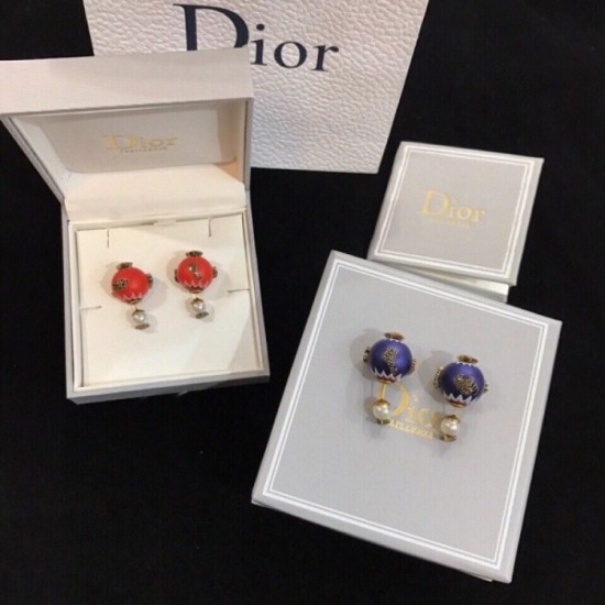 Fashionable impression 2022 DIOR Dior earrings Fashionable impression 2022 DIOR Dior earrings