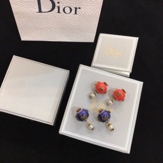 Fashionable impression 2022 DIOR Dior earrings Fashionable impression 2022 DIOR Dior earrings