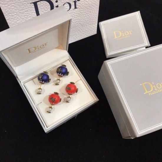 Fashionable impression 2022 DIOR Dior earrings Fashionable impression 2022 DIOR Dior earrings