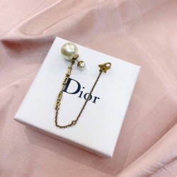 There is no doubt that it will be a big success this year as well 2022 DIOR Dior earrings