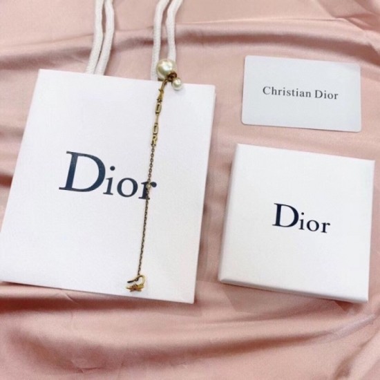 There is no doubt that it will be a big success this year as well 2022 DIOR Dior earrings There is no doubt that it will be a big success this year as well 2022 DIOR Dior earrings