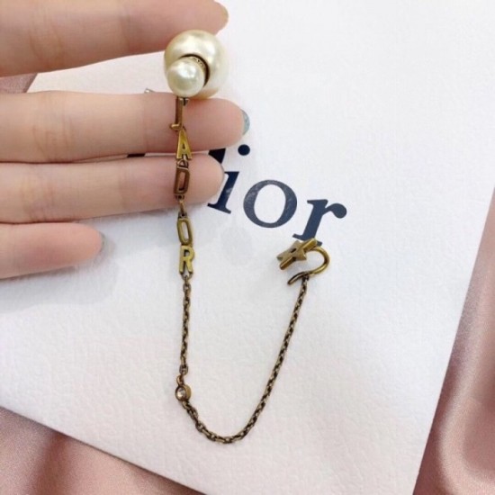 There is no doubt that it will be a big success this year as well 2022 DIOR Dior earrings There is no doubt that it will be a big success this year as well 2022 DIOR Dior earrings