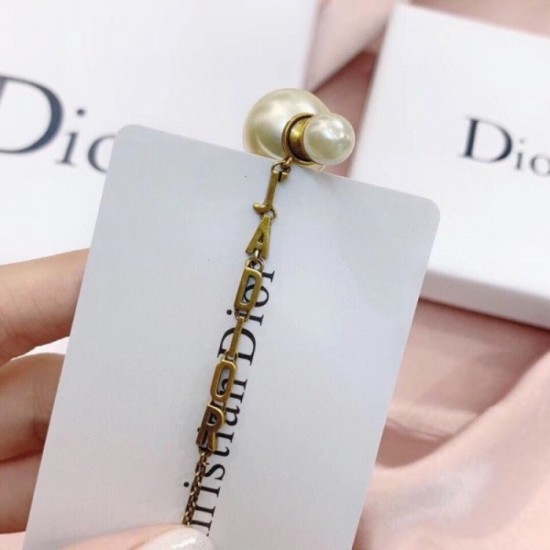 There is no doubt that it will be a big success this year as well 2022 DIOR Dior earrings There is no doubt that it will be a big success this year as well 2022 DIOR Dior earrings