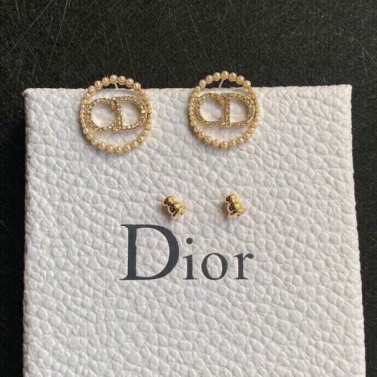 Now the hottest brand 2022 DIOR Dior earrings Now the hottest brand 2022 DIOR Dior earrings