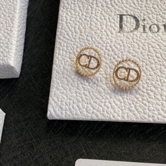 Now the hottest brand 2022 DIOR Dior earrings Now the hottest brand 2022 DIOR Dior earrings