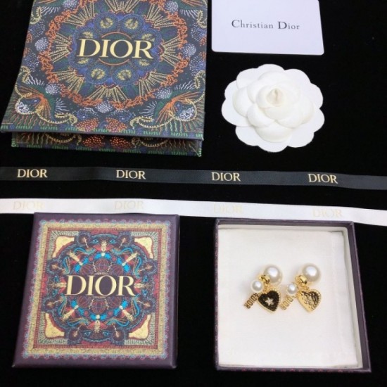 New product 2022 DIOR Dior earrings this term New product 2022 DIOR Dior earrings this term