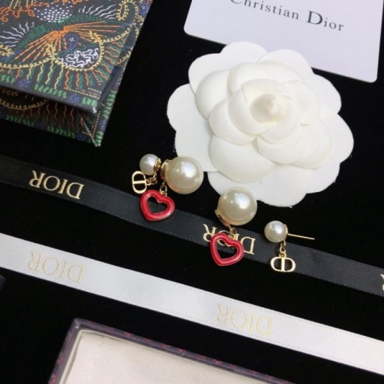 Latest popular topic boiling DIOR Dior 2022AW earrings Latest popular topic boiling DIOR Dior 2022AW earrings