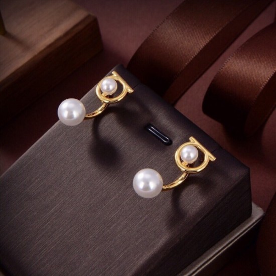Not in Japan FERRAGAMO Salvatore Ferragamo 2022AW Earrings Not in Japan FERRAGAMO Salvatore Ferragamo 2022AW Earrings