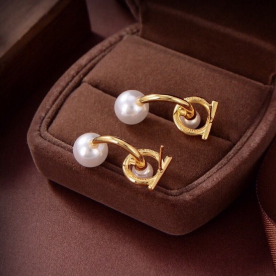Not in Japan FERRAGAMO Salvatore Ferragamo 2022AW Earrings Not in Japan FERRAGAMO Salvatore Ferragamo 2022AW Earrings