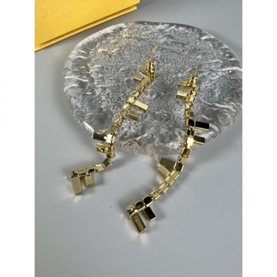 FENDI Fendi 2022AW earrings that you can fully enjoy this fall FENDI Fendi 2022AW earrings that you can fully enjoy this fall