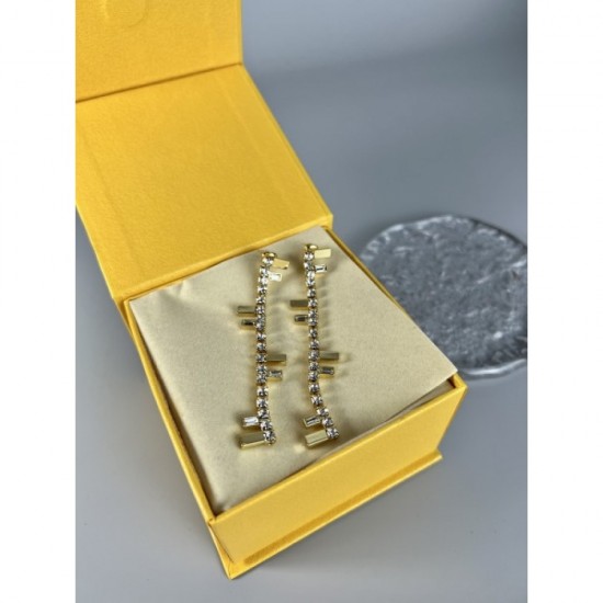 FENDI Fendi 2022AW earrings that you can fully enjoy this fall FENDI Fendi 2022AW earrings that you can fully enjoy this fall