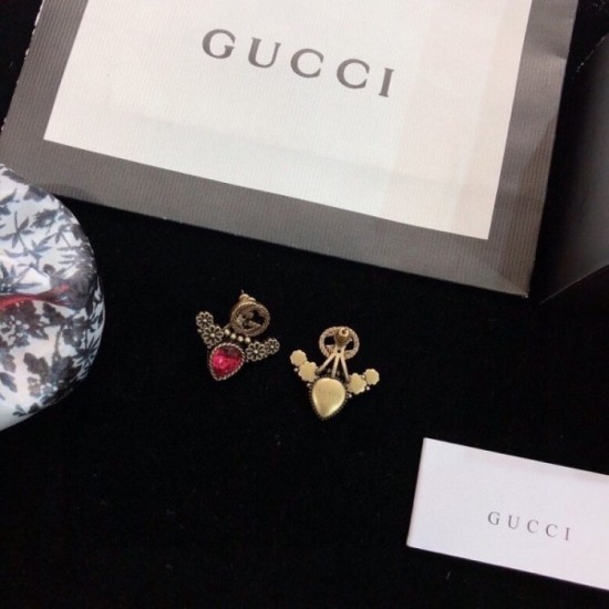 Keep an eye on the new autumn GUCCI Gucci 2022AW earrings Keep an eye on the new autumn GUCCI Gucci 2022AW earrings