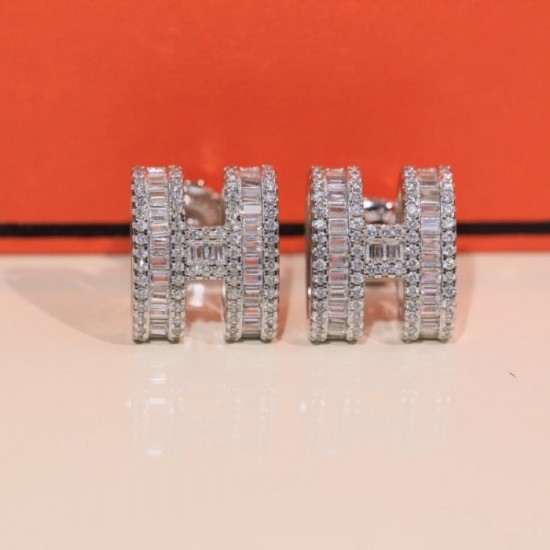 Popular model in Japan 2022 HERMES Hermes earrings Popular model in Japan 2022 HERMES Hermes earrings
