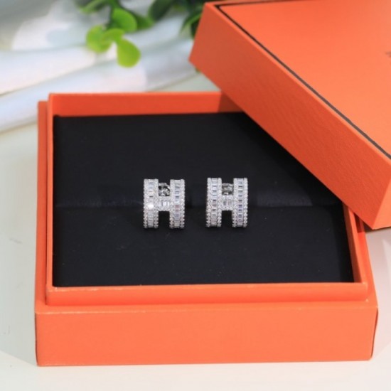 Popular model in Japan 2022 HERMES Hermes earrings Popular model in Japan 2022 HERMES Hermes earrings