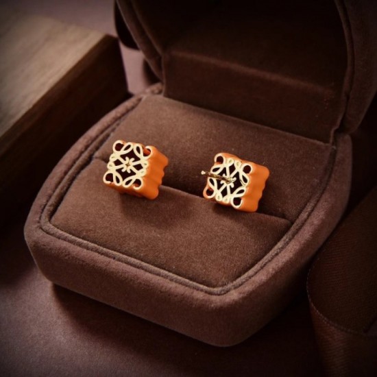 It is OK if even this is pressed! LOEWE Loewe 2022AW earrings It is OK if even this is pressed! LOEWE Loewe 2022AW earrings