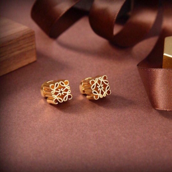 The cutting edge of fashion! LOEWE Loewe 2022AW earrings The cutting edge of fashion! LOEWE Loewe 2022AW earrings