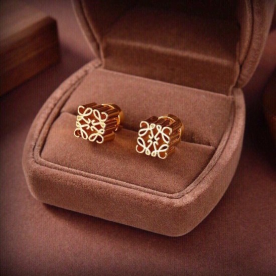 The cutting edge of fashion! LOEWE Loewe 2022AW earrings The cutting edge of fashion! LOEWE Loewe 2022AW earrings
