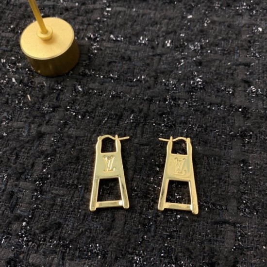 2022 LOUIS VUITTON Louis Vuitton earrings 2022 LOUIS VUITTON Louis Vuitton earrings