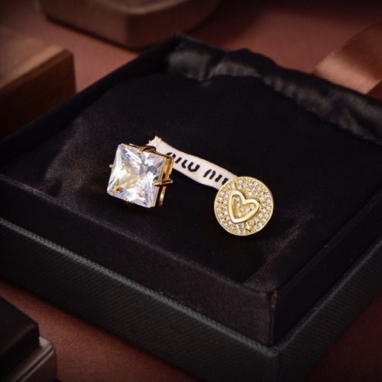 New Spring / Summer 2022 MIU MIU Earrings New Spring / Summer 2022 MIU MIU Earrings