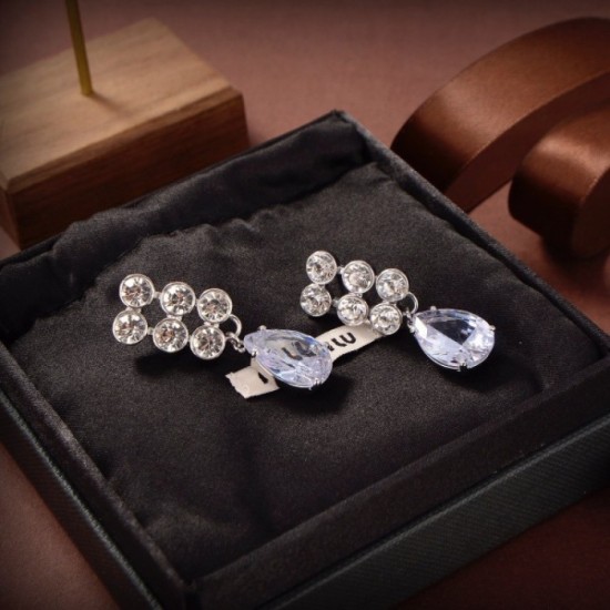 Explosive buying popularity 2022 MIU MIU Miu Miu earrings Explosive buying popularity 2022 MIU MIU Miu Miu earrings