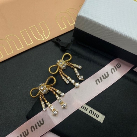 Spring / Summer model 2022 MIU MIU Miu Miu earrings Spring / Summer model 2022 MIU MIU Miu Miu earrings