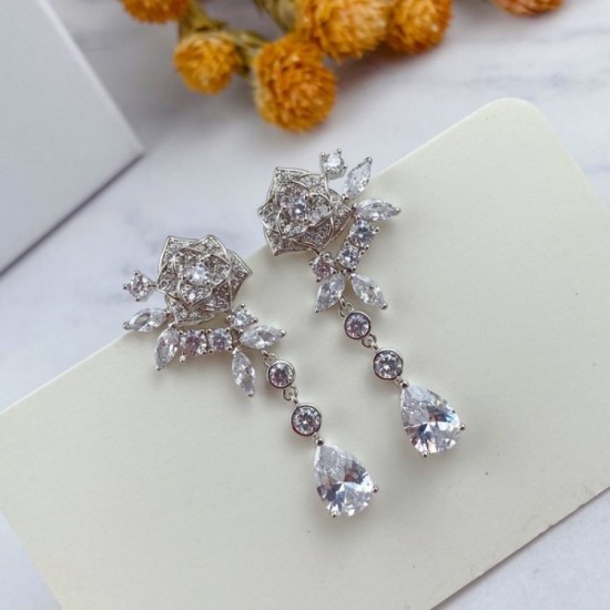 Great value at sale price New 2022 PIAGET Piaget earrings Great value at sale price New 2022 PIAGET Piaget earrings
