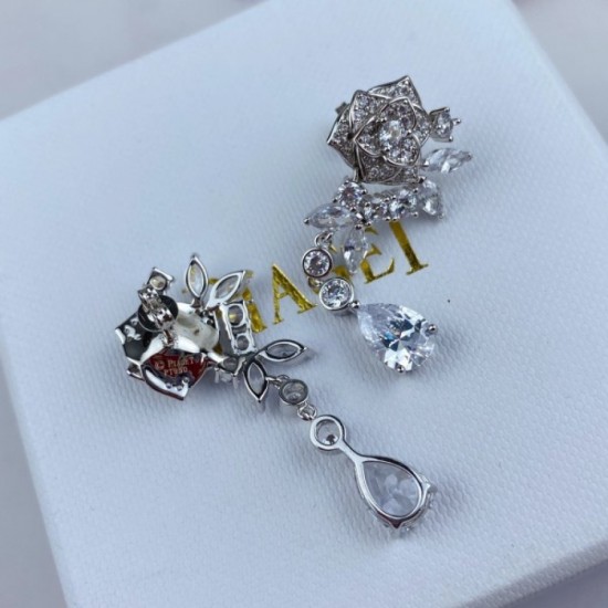 Great value at sale price New 2022 PIAGET Piaget earrings Great value at sale price New 2022 PIAGET Piaget earrings