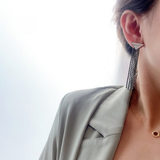 Fashionable PRADA Prada 2022AW earrings that go half a step ahead Fashionable PRADA Prada 2022AW earrings that go half a step ahead