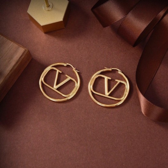 Great success during the fall and winter VALENTINO Valentino 2022AW earrings Great success during the fall and winter VALENTINO Valentino 2022AW earrings