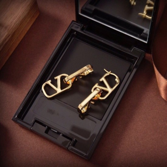 Fashionable style VALENTINO Valentino 2022AW earrings Fashionable style VALENTINO Valentino 2022AW earrings