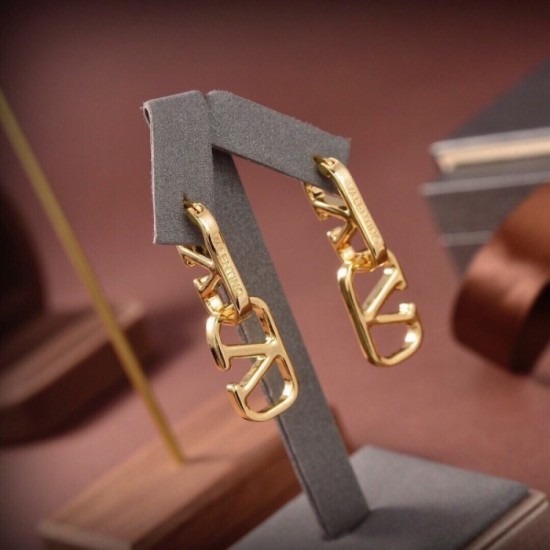 Fashionable style VALENTINO Valentino 2022AW earrings Fashionable style VALENTINO Valentino 2022AW earrings