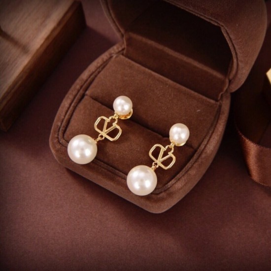 Must-see nice elegant VALENTINO Valentino 2022AW earrings Must-see nice elegant VALENTINO Valentino 2022AW earrings
