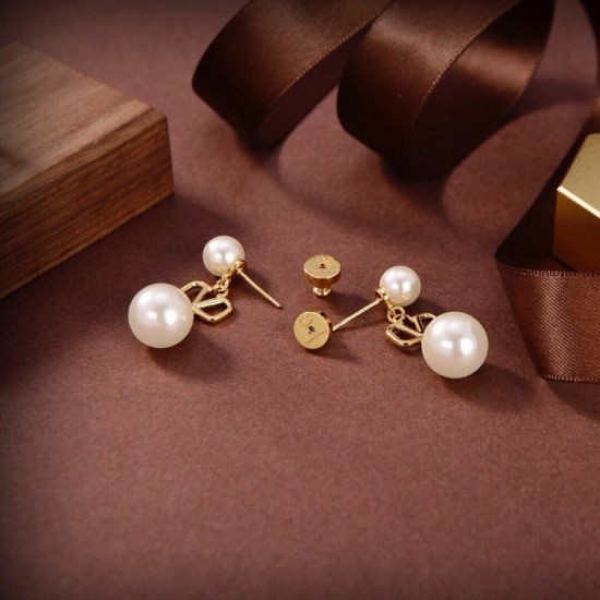 Must-see nice elegant VALENTINO Valentino 2022AW earrings Must-see nice elegant VALENTINO Valentino 2022AW earrings