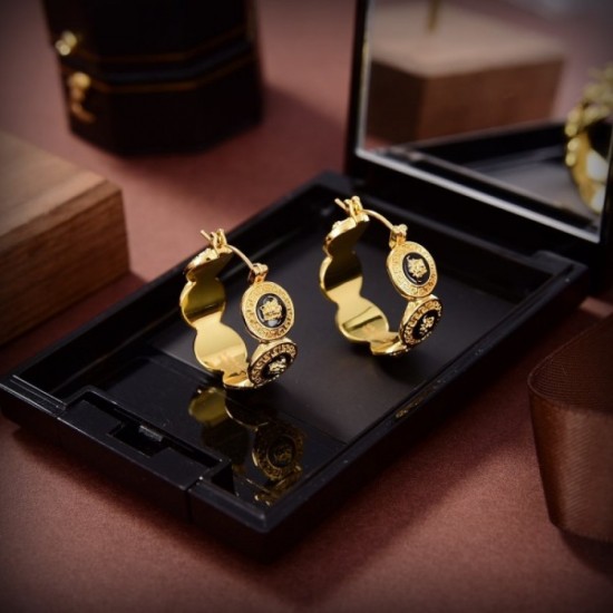 Wearing accent 2022 VERSACE Versace earrings Wearing accent 2022 VERSACE Versace earrings