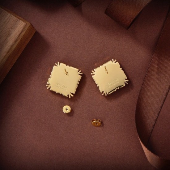 Those who want a classic VERSACE Versace 2022AW earrings Those who want a classic VERSACE Versace 2022AW earrings
