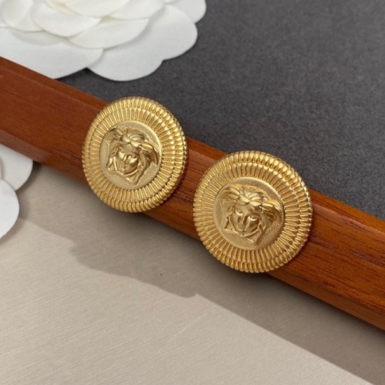 The latest and sure to be sold out VERSACE Versace 2022AW earrings The latest and sure to be sold out VERSACE Versace 2022AW earrings