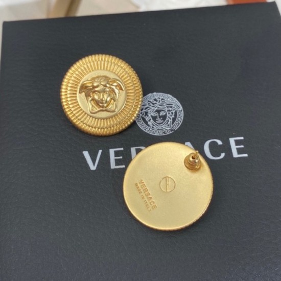 The latest and sure to be sold out VERSACE Versace 2022AW earrings The latest and sure to be sold out VERSACE Versace 2022AW earrings