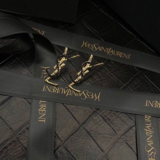 Many new favorite celebrities 2022 YSL Yves Saint Laurent earrings Many new favorite celebrities 2022 YSL Yves Saint Laurent earrings
