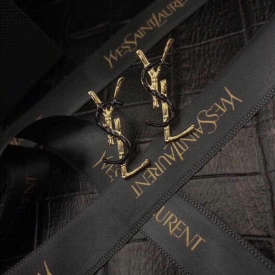 Many new favorite celebrities 2022 YSL Yves Saint Laurent earrings Many new favorite celebrities 2022 YSL Yves Saint Laurent earrings