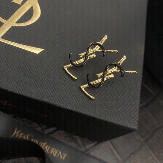 Many new favorite celebrities 2022 YSL Yves Saint Laurent earrings Many new favorite celebrities 2022 YSL Yves Saint Laurent earrings