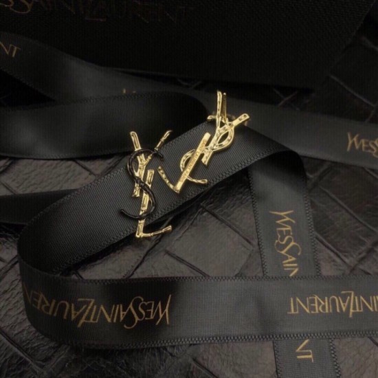 Many new favorite celebrities 2022 YSL Yves Saint Laurent earrings Many new favorite celebrities 2022 YSL Yves Saint Laurent earrings