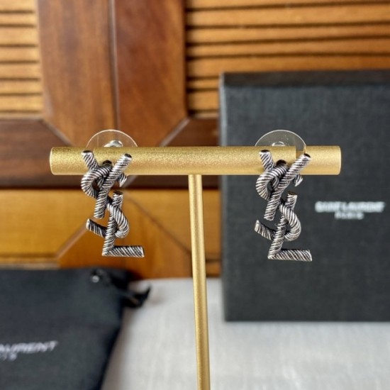 Outstanding color to wear 2022 YSL Yves Saint Laurent Earrings Outstanding color to wear 2022 YSL Yves Saint Laurent Earrings